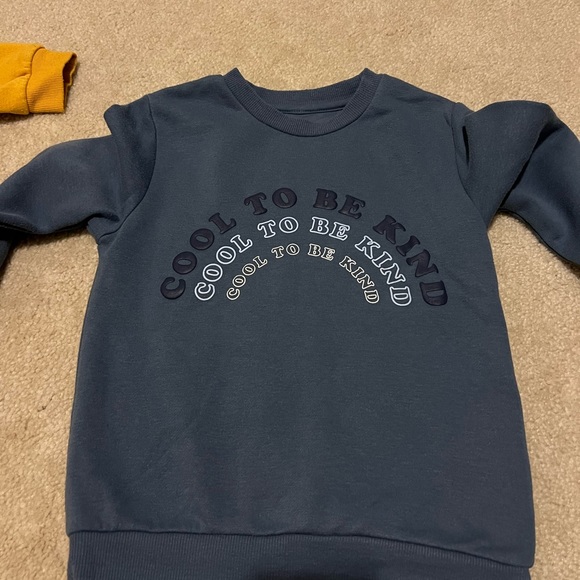 Boys long sleeves sweatshirt. Both age 5-6 brand Primark. - Picture 6 of 7